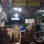 Bulan Ramadan: Polisi di Makassar Bertindak Tegas, Ribuan Botol Miras Disita FOTO: Polisi Restoran Kota (Polrestabes) Makassar menyita ribuan botol minuman keras (miras) saat melakukan patroli pengamanan dan antisipasi tindak kriminal menjelang bulan suci Ramadan 2026.