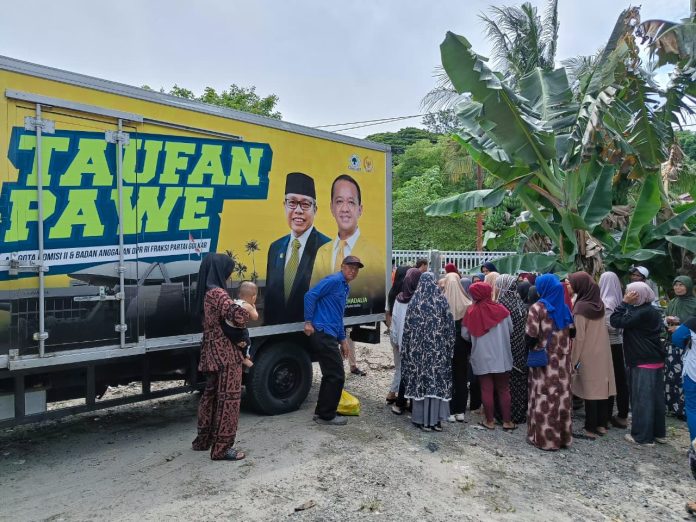 FOTO: Anggota DPR RI Komisi II, Taufan Pawe, membuka kegiatan 