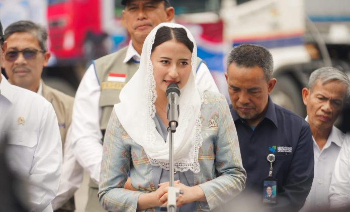 FOTO: Wakil Menteri Perdagangan (Wamendag), Dyah Roro Esti bersama Menteri Pertanian, Andi Amran Sulaiman melepas ekspor beras 