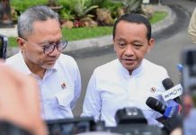 Bahlil: Presiden Prabowo Pastikan Energi dan Pangan Aman Jelang Lebaran FOTO: Menteri Koordinator Bidang Pangan Zulkifli Hasan dan Menteri Menteri Energi dan Sumber Daya Mineral (ESDM) Bahlil Lahadalia saat memberikan keterangan pers. (Sumber: BPMI Setpres)