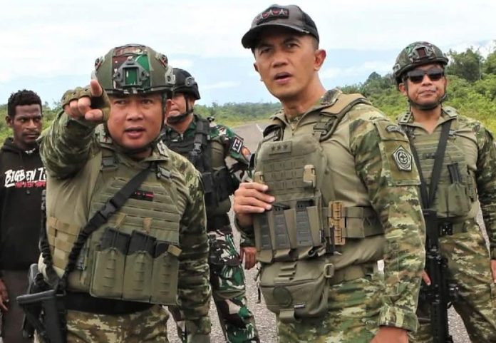 FOTO: Panglima Komando Gabungan Wilayah Pertahanan III (Pangkogabwilhan III) Letjen TNI Bambang Trisnohadi memastikan 11 bandara perintis di tiga wilayah Papua telah diamankan sepenuhnya oleh pasukan TNI setelah adanya gangguan keamanan oleh kelompok kriminal bersenjata (KKB). (Dok via media sosial)
