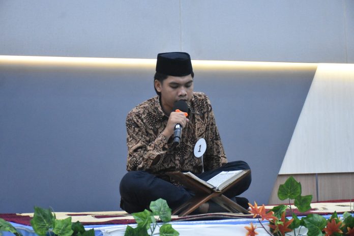 FOTO: Salah satu peserta Musabaqah Tilawatil Quran Mahasiswa (MTQM) Tahun 2026 yang berlangsung selama dua hari, Kamis–Jumat, 5–6 Maret 2026.