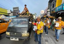 Meraih Berkah Ramadhan, Ranting Hanura Bandar Klippa Berbagi Takjil untuk Warga FOTO: Kader Partai Hanura dalam kegiatan Jumat berkah di kawasan Ruko Jalan Pasar 7 Simpang Jodoh, Desa Bandar Klippa, Kecamatan Percut Sei Tuan, Kabupaten Deli Serdang, pada Jumat (6/3/2026) sore.