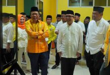 Nuzulul Quran Golkar Bersama Anak Yatim, RP-IAS Dampingi Muhidin FOTO: Kanan Ilham Arief Sirajuddin dan Plt Ketua DPD I Golkar Sulsel Muhidin M Said.