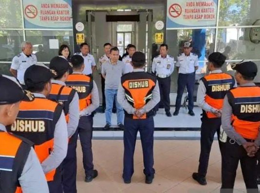 Warga Lorong 2 Urip Sumoharjo Dikejutkan Kedatangan Pasukan Dishub, Dugaan Pengeroyokan Dilaporkan ke Polisi FOTO: Ilustrasi Personel Dinas Perhubungan Kota Makassar saat mendengar arahan dari pimpinan sebelum bertugas. (ANTARA/HO/Pemkot Makassar)