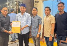 Polda Sulteng Hentikan Kasus Kematian Afif Siraja, PBHI Sulsel Adukan ke Komisi III Perhimpunan Bantuan Hukum dan Hak Asasi Manusia Indonesia (PBHI) Wilayah Sulawesi Selatan mengambil langkah serius dengan menyerahkan dokumen pengaduan serta permohonan Rapat Dengar Pendapat (RDP/RDPU) kepada Anggota Komisi III DPR RI, Rudianto Lallo, terkait penghentian penanganan kasus kematian yang dinilai tidak wajar terhadap almarhum Afif Siraja.