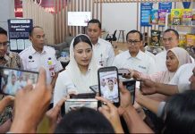 Wamendag Melakukan Kunjungan ke Export Center Batam FOTO: Wakil Menteri Perdagangan, Dyah Roro Esti usai melakukan kunjungan ke Export Center Batam, Batam, Kepulauan Riau, Senin 9 Maret 2026. (Dok Kementan)