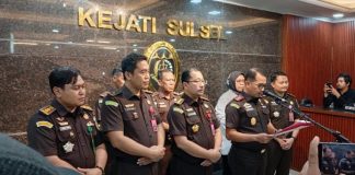 Mantan Pimpinan DPRD Tidak Mengetahui Pengadaan Bibit Nanas, Laksus Minta Kejati Sulsel dalami Pengakuan Andi Ina-Syahar Cs FOTO: Kepala Kejaksaan Tinggi Sulawesi Selatan, Dr. Didik Farkhan Alisyahdi saat memberikan keterangan pers di Kantor Kejaksaan Tinggi Sulawesi Selatan. (LN)