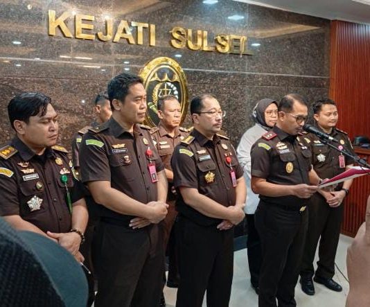 Mantan Pimpinan DPRD Tidak Mengetahui Pengadaan Bibit Nanas, Laksus Minta Kejati Sulsel dalami Pengakuan Andi Ina-Syahar Cs FOTO: Kepala Kejaksaan Tinggi Sulawesi Selatan, Dr. Didik Farkhan Alisyahdi saat memberikan keterangan pers di Kantor Kejaksaan Tinggi Sulawesi Selatan. (LN)