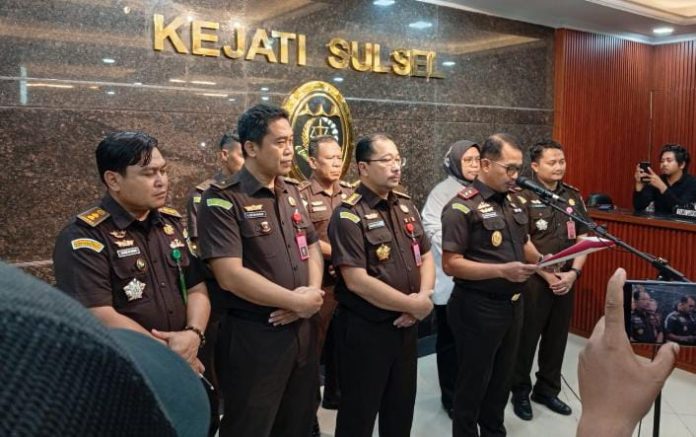 FOTO: Kepala Kejaksaan Tinggi Sulawesi Selatan, Dr. Didik Farkhan Alisyahdi saat memberikan keterangan pers di Kantor Kejaksaan Tinggi Sulawesi Selatan. (LN)