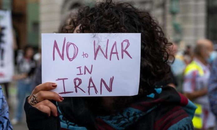 FOTO: Warga Amerika Serikat menggelar aksi unjuk rasa menolak perang AS - Iran. (Dok. Sumber China Xinhua News)