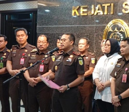 Kasipenkum Kejati Sulsel Benarkan 2 Bupati, 1 Wabup dan Ketua Partai Diperiksa Kasus Dugaan Korupsi Bibit Nanas FOTO: Kepala Kejaksaan (Kajati) Sulsel Didik Farkhan Alsyahdi dalam keterangan persnya Senin malam( 9/3/2026) di kantor Kejaksaan Tinggi Sulawesi Selatan. (LN)