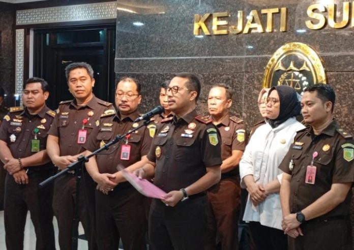 FOTO: Kepala Kejaksaan (Kajati) Sulsel Didik Farkhan Alsyahdi dalam keterangan persnya Senin malam( 9/3/2026) di kantor Kejaksaan Tinggi Sulawesi Selatan. (LN)