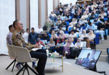 Urgensi Transisi Energi untuk Mengatasi Krisis Iklim Jadi Fokus dalam MPR Goes to Campus FOTO: Dr. Eddy Soeparno, S.H., M.H. selaku Wakil Ketua Majelis Permusyawaratan Rakyat (MPR) Republik Indonesia hadir sebagai narasumber utama dengan membawakan materi bertopik “Dilema Paradoks Energi dan Penanganan Krisis Iklim di Indonesia.” Kegiatan ini berlangsung di Arsjad Rasjid Lecture Theatre, Kampus Unhas Tamalanrea, pada Selasa (10/3).