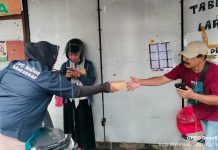 Pengurus dan Kader Partai NasDem di Kecamatan Bontoala dan Panakukang.Gelar Pembagian Takjil FOTO: Pengurus dan Kader partai NasDem di Kecamatan Bontoala pembagian takjil menyasar para pedagang dan pengendara yang melintas di Jalan Pasar Terong, Rabu (11/3/2025).