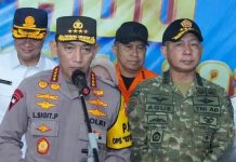 Panglima TNI, Kapolri dan Menteri KMP Tinjau Fasilitas Pelabuhan Merak Dukung Kelancaran Mudik Lebaran FOTO: Jenderal TNI Agus Subiyanto bersama Kapolri Jenderal Polisi Listyo Sigit Prabowo dan beberapa menteri Kabinet Merah Putih memberikan keterangan pers bertempat di Dermaga Eksekutif Pelabuhan ASDP Merak, Banten, Jumat (13/3/2026). (Puspen TNI).