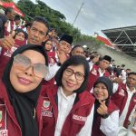 Soal Bendera Robek di Kantor Kelurahan, Ketua RW 04, Kelurahan Parang: Dampak dari Angin Kencang, InsyaAllah Segera Digantikan FOTO: Paling Kiri, Ketua RW 04, Kelurahan Parang, Kecamatan Mamajang, Hj. Yuniar Tompo