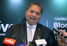 Dampingi Presiden di Tokyo, Airlangga: Jepang Merupakan Mitra Penting Bagi Indonesia FOTO: Airlangga Hartarto, Menteri Koordinator (Menko) Bidang Perekonomian saat memberikan keterangan pers pada kesempatan lainnya. (Sumber foto via Bloomberg via Getty Images)