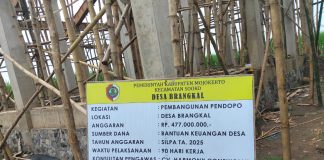 LKPP Terbitkan Aturan, Larangan “Pinjam Bendera” Pada Proyek Pemerintah FOTO: Papan Informasi proyek pembangunan pendopo di Desa Brangkal, Kecamatan Sooko, Kabupaten Mojokerto, Jawa Timur.