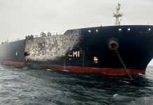 Kapal Tanker Minyak Milik Kuwait Terbakar Diserang Iran di Pelabuhan Dubai FOTO: Kapal tengker saat lego jangkar di perairan selat Hormuz.(Dok Reuters)
