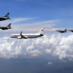 HUT TNI AU, Pesawat Kepresidenan Dikawal Empat F-16 dan Dua T50 Golden Eagle FOTO: Pesawat Kepresidenan yang membawa Presiden Prabowo Subianto dari Pangkalan Udara Halim Perdanakusuma, Jakarta menuju Pangkalan Udara Adisutjipto, Kabupaten Sleman, Daerah Istimewa Yogyakarta, mendapat pengawalan udara dari Tentara Nasional Indonesia Angkatan Udara (TNI AU). (Sumber: BPMI Setpres)