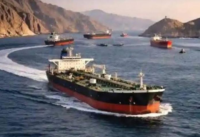 FOTO: Ilustrasi Kapal Tanker Melintasi Selat Hormuz. (Dok. Via Instagram)