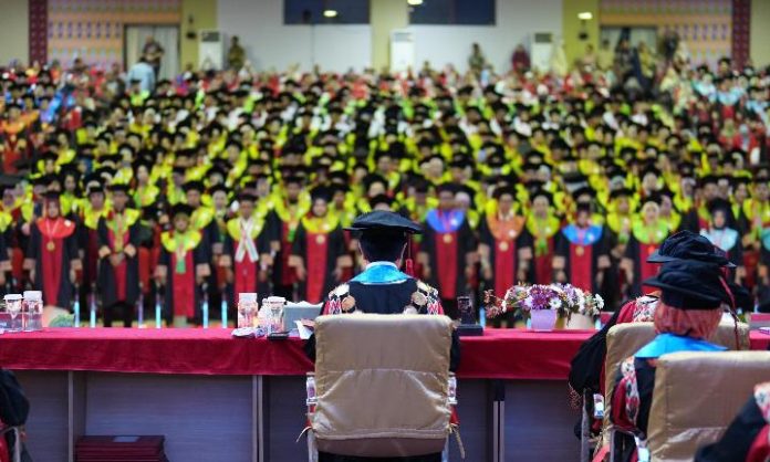 FOTO: Universitas Hasanuddin mencatatkan kelulusan sebanyak 1.664 wisudawan pada periode April, terdiri atas 619 laki-laki (37,20%) dan 1.045 perempuan (62,80%).