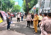 Dinilai Lamban, Kedua Orangtua Korban Penganiayaan Bakal Propamkan Penyidik Satreskrim FOTO: Forum Aktivis Peduli Keadilan Sumatera Utara saat menggelar aksi unjuk rasa di kota Medan.
