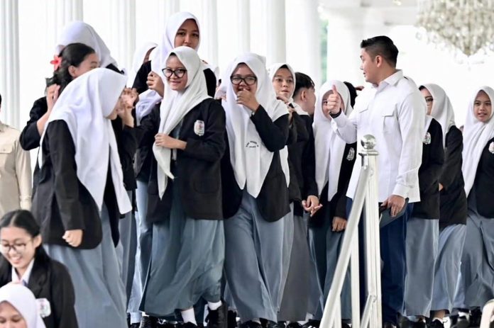 FOTO: Siswa-siswi SMKN 19 Jakarta saat berada di Kompleks Istana Kepresidenan, Jakarta, pada Selasa, 7 April 2026. (Dok. Seskab)