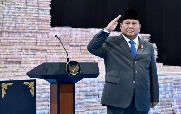 FOTO: Presiden Prabowo Subianto menyaksikan secara langsung penyerahan hasil sitaan uang negara sebesar Rp11,4 triliun oleh Kejaksaan Agung kepada negara, yang berasal dari denda administratif sektor kehutanan, PNBP tindak pidana korupsi, serta setoran pajak, di Kejaksaan Agung, pada Jumat (10/4/2026). (Dok Seskab)