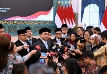 Usai Dilantik Presiden, Hery Susanto Sebut Ombudsman Segera Lakukan Pembenahan di Internal FOTO: Ketua Ombudsman RI Hery Susanto saat memberikan keterangannya kepada media pada Jumat, 10 April 2026. (Foto: BPMI Setpres)