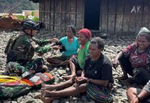 TNI Hadirkan Harapan Lewat Pelayanan Kesehatan dari Honai Ke Honai FOTO: Satgas Yonif 743/PSY melaksanakan layanan kesehatan ke masyarakat di Kampung Pruleme, Distrik Mulia, Kabupaten Puncak Jaya, Provinsi Pegunungan Papua. Sabtu (11/4/2026). (Dok. Kodam XVII/Cendrawasih)
