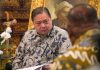 Menko Airlangga Terima Kunjungan Gubernur Papua Barat FOTO: Menteri Koordinator Bidang Perekonomian, Airlangga Hartarto menerima kunjungan Gubernur Papua Barat, Dominggus Mandacan, di Kantor Kemenko Perekonomian di Jakarta. (Dok Kemenko perekonomian)