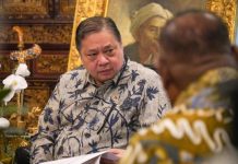 Menko Airlangga Terima Kunjungan Gubernur Papua Barat FOTO: Menteri Koordinator Bidang Perekonomian, Airlangga Hartarto menerima kunjungan Gubernur Papua Barat, Dominggus Mandacan, di Kantor Kemenko Perekonomian di Jakarta. (Dok Kemenko perekonomian)