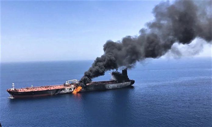 FOTO: Salah satu kapal tanker yang jadi sasaran TSM-Militer Iran di Selat Hormuz, Minggu, 19-04-2026. (Dok via Facebook) 