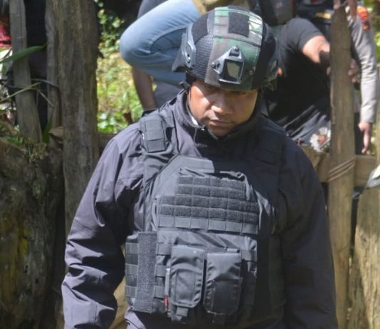 Anggota DPR RI Tinjau Lokasi Insiden Tewasnya Seorang Anak Akibat Luka Tembak di Distrik Sinak FOTO: Yan Permenas Mandenas saat meninjau lokasi tewasnya seorang anak akibat luka tembak di Kampung Jigiunggi, Distrik Sinak, Kabupaten Intan Jaya Papua Tengah. (Dokumen dari akun media sosial milik Yan Permenas Mandenas)