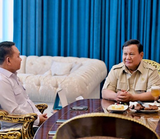 Dudung Abdurachman Jabat Kepala Staf Presiden Gantikan Qodari FOTO: Presiden Prabowo saat memanggil Jenderal TNI (Purn) Dudung Abdurachman di Istana Merdeka, Jakarta, pada Selasa, 21 April 2026. (Dok Seskab)