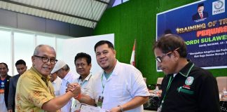 PORDI Sulsel Resmi Miliki Wasit Berintegritas FOTO: Ketua Pengurus Provinsi PORDI Sulsel, Dr. Ir. H. Ilham Arief Sirajuddin, MM (IAS) resmi melantik wasit permainan domino baik ditingkat Provinsi maupun ditingkatan pengurus Kabupaten dan kota di seluruh wilayah Sulsel. ToT itu resmi ditutup di hotel Maxone Makassar, Selasa, 14 April 2026.