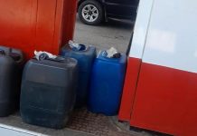 Ladang Emas Mafia Solar, DPP LKKN Desak Polda Sulsel dan Mabes Polri Tindak Tegas Tutup SPBU Besse Kajuara FOTO: Sejumlah jerigen diduga berisikan BBM Bersubsidi di SPBU Besse Kajuara, Kabupaten Bone, Sulawesi Selatan. (Istimewa)