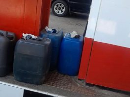 Ladang Emas Mafia Solar, DPP LKKN Desak Polda Sulsel dan Mabes Polri Tindak Tegas Tutup SPBU Besse Kajuara FOTO: Sejumlah jerigen diduga berisikan BBM Bersubsidi di SPBU Besse Kajuara, Kabupaten Bone, Sulawesi Selatan. (Istimewa)