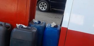 Ladang Emas Mafia Solar, DPP LKKN Desak Polda Sulsel dan Mabes Polri Tindak Tegas Tutup SPBU Besse Kajuara FOTO: Sejumlah jerigen diduga berisikan BBM Bersubsidi di SPBU Besse Kajuara, Kabupaten Bone, Sulawesi Selatan. (Istimewa)