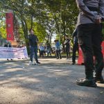 Massa Demo Mapolda Sulsel, Desak TP Diperiksa Terkait Dugaan Korupsi DAK Rp 6,3 M FOTO: Puluhan mahasiswa yang tergabung dalam Gerakan Advokasi Rakyat Demokrasi Nusantara menggeruduk Mapolda Sulawesi Selatan (Sulsel), Jalan Perintis Kemerdekaan, Makassar.