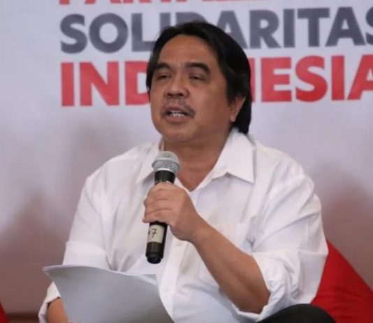 Ade Armando Mengidap “Munchausen Politik” dalam Pusaran Sirkus Komunikasi FOTO: Ade Armando. (Dok via google)
