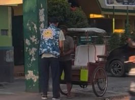 Pasca Jeda Lebaran, TRC AMPI Sulsel Kembali Hadir Lewat “Grebek Jumat” di Kota Makassar FOTO: Tim Reaksi Cepat (TRC) AMPI Sulawesi Selatan kembali mengaktifkan kegiatan rutinnya bertajuk “Gerebek Jum’at” setelah jeda selama momentum Idulfitri.