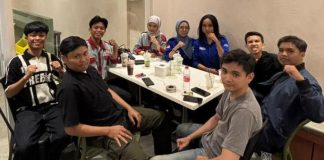 Gelombang Protes Mahasiswa: Anggaran Fantastik Pemprov Kaltim Picu Krisis Kepercayaan Publik FOTO: Aliansi EAST Borneo Bersatu. Sejumlah organisasi daerah seperti HIPMA-KT Cabang Makassar, Mahasiswa asal Berau, serta lembaga mahasiswa asal Paser di Makassar.