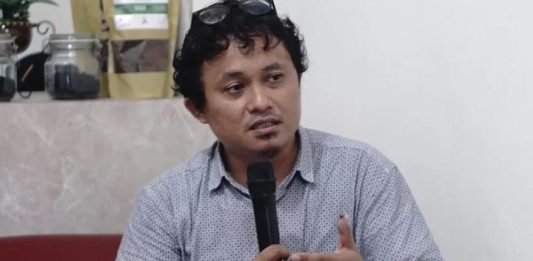 Direktur Profetik Institute: Appi dan Ni’matullah, Dua Modal Politik yang Berbeda FOTO: Direktur Profetik Institut, Asratillah. (Dok. Nabilah)