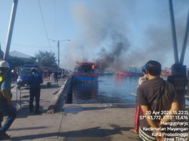Kebakaran Kapal di Pelabuhan Mayangan, Api Hanguskan Gracias tanpa Korban Jiwa Img 20260420 Wa0067