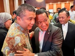 Jelang Musda Golkar Sulsel, EA – Bahlil Kembali Bertemu FOTO: Senior partai Erwin Aksa saat bertemu Ketua umum partai golkar Bahlil Lahadalia. (Dok via Facebook)