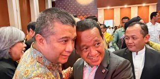 Jelang Musda Golkar Sulsel, EA – Bahlil Kembali Bertemu FOTO: Senior partai Erwin Aksa saat bertemu Ketua umum partai golkar Bahlil Lahadalia. (Dok via Facebook)