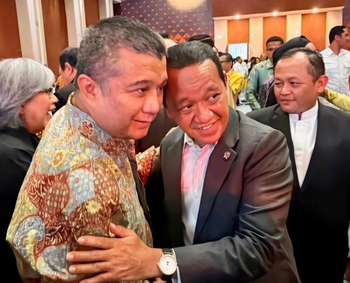FOTO: Senior partai Erwin Aksa saat bertemu Ketua umum partai golkar Bahlil Lahadalia. (Dok via Facebook)